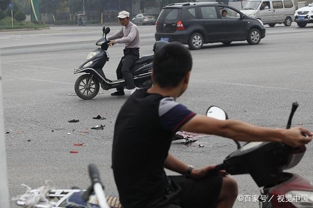 电动自行车该怎么骑这些常见的骑行习惯再不改就要罚款扣车了乐鱼体育最新版(图2)