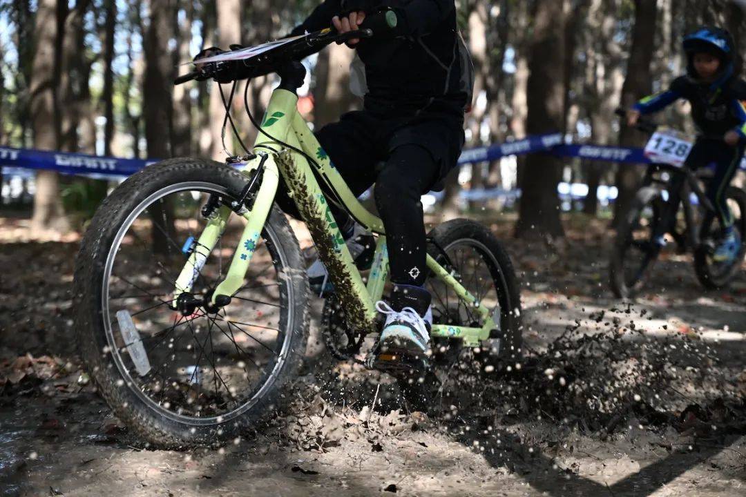 乐鱼体育最新版PARK CYCLING(上海)第三届山地自行车越野联赛火热开启！(图15)